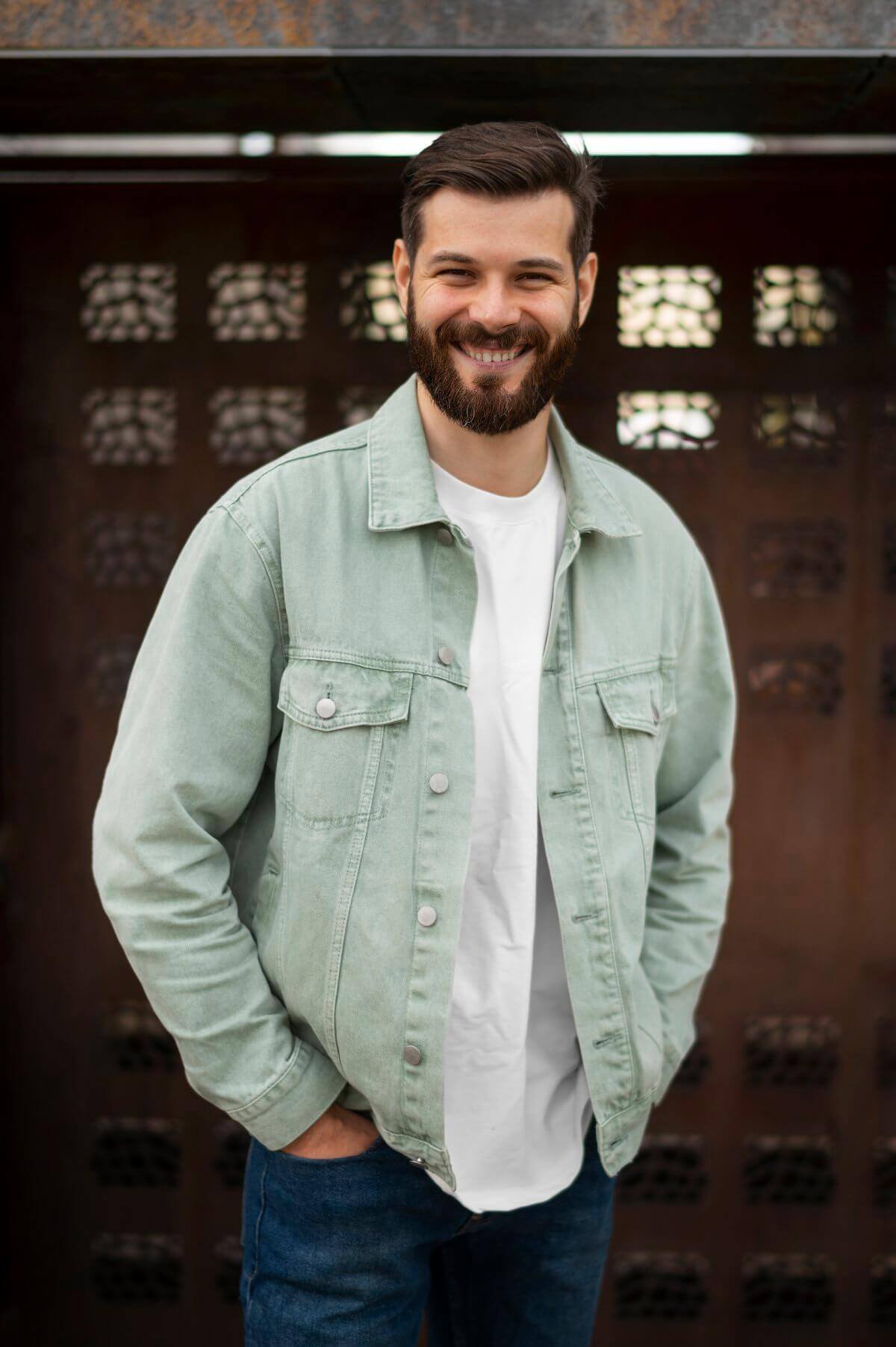smiley-man-posing-cv-front-view